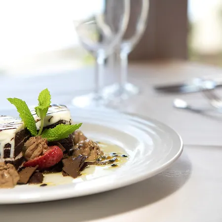 Baia Madeira Hotel